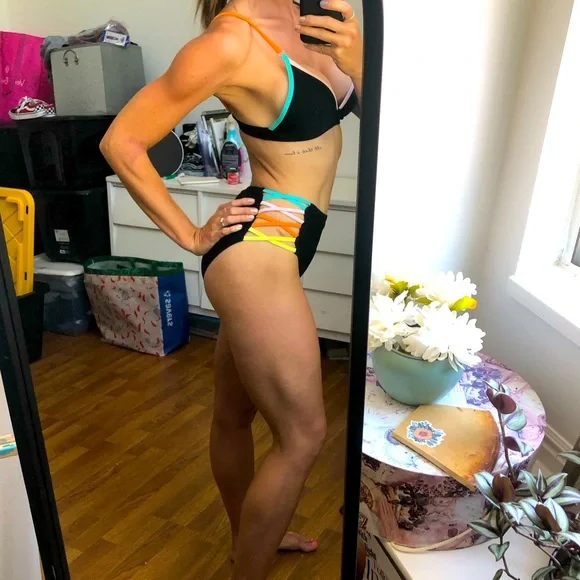 🖤Color Strappy Bikini - Picture 2 of 5